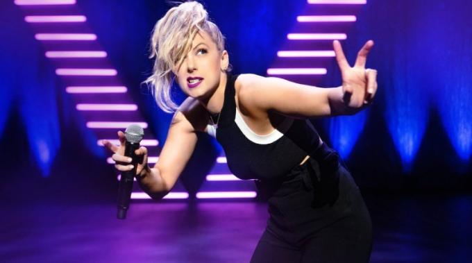 Iliza Shlesinger at Verizon Theatre at Grand Prairie